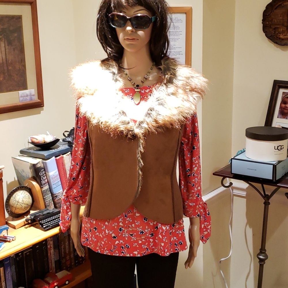 Revue Vest euc size L
